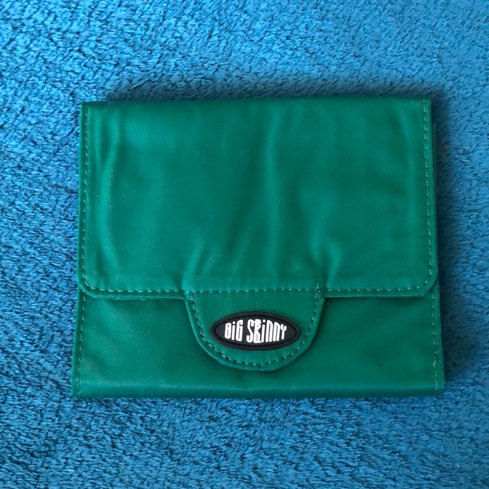 Big Skinny Women’s Trixie Trifold Wallet- Green